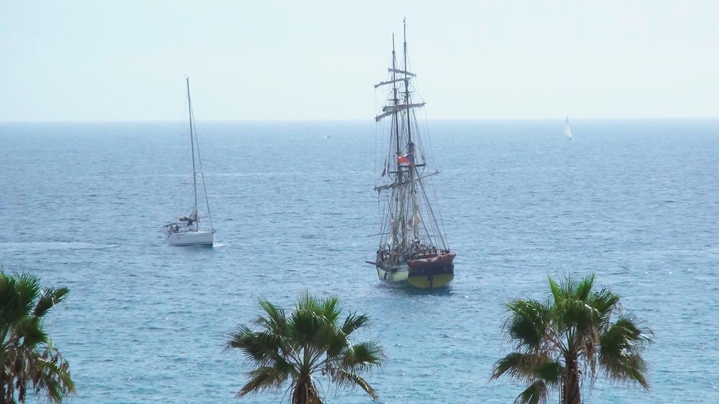 Alexandra'S Beach-Port Badalona Exteriör bild